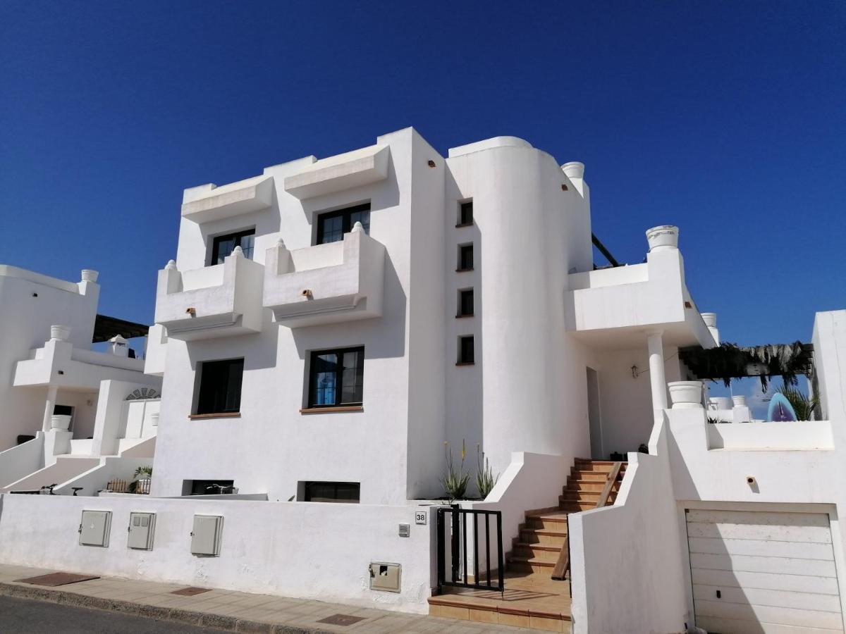 Surf Dream Surfhouse Hostel Corralejo Buitenkant foto